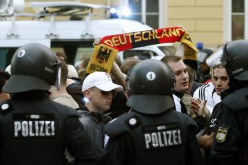 Austrijos policija suėmė 100 vokiečių futbolo sirgalių