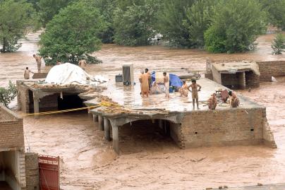 Potvyniai be pastogės paliko tūkstančius gyventojų