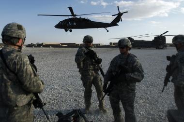Didžioji Britanija planuoja pasiųsti į Afganistaną 500 karių