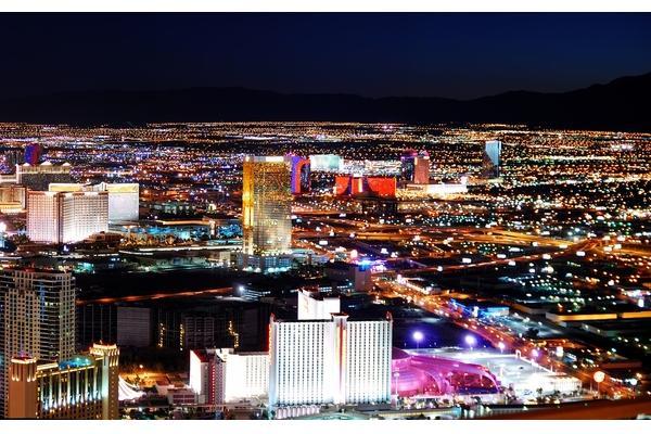 Las Vegasas: išlošti milijoną ir susituokti nors ir automobilyje
