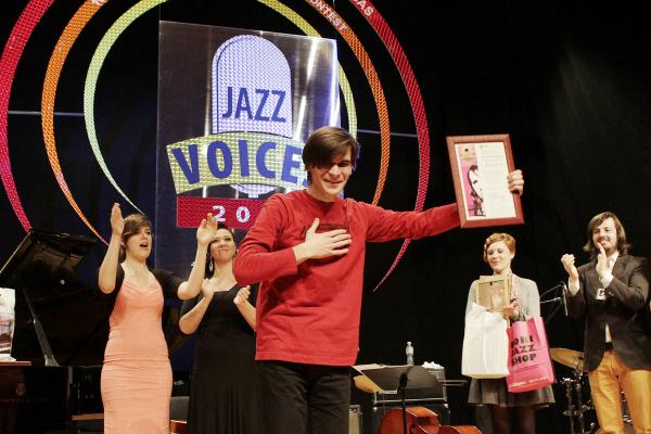 Jubiliejiniame „Jazz Voices“ triumfavo Lenkijos vokalistas