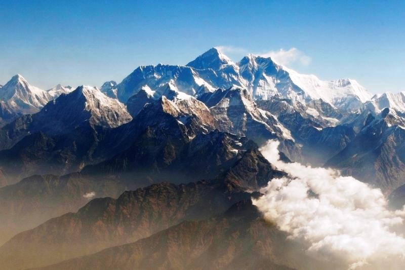 Prie Everesto kalno įstrigusių alpinistų evakuaciją trikdo rūkas