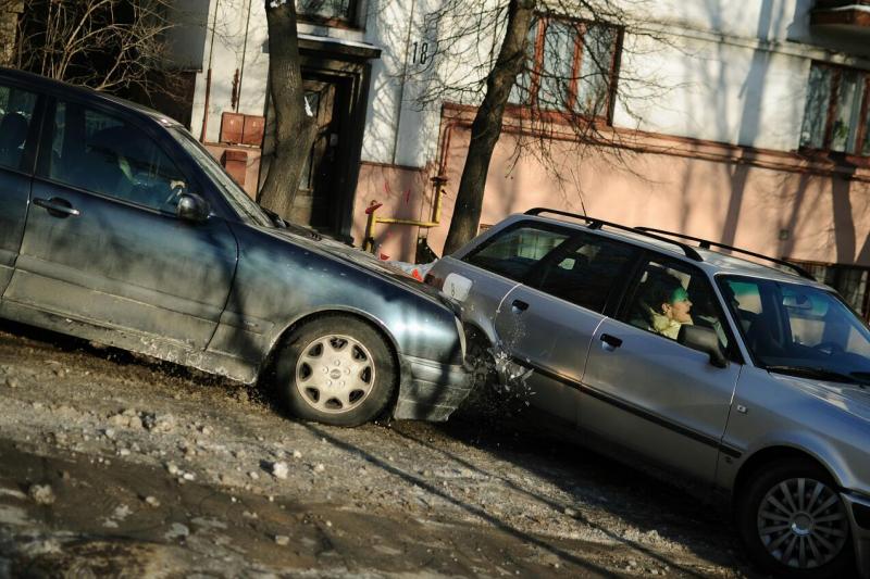 Žemaičių gatvėje – dešimt avarijų, numuštas dujų vamzdis