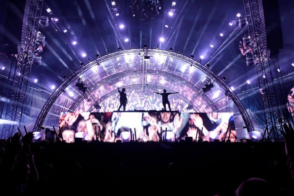 „Summerburst“ – įspūdingiausias visų laikų lazerių ir fejerverkų šou 