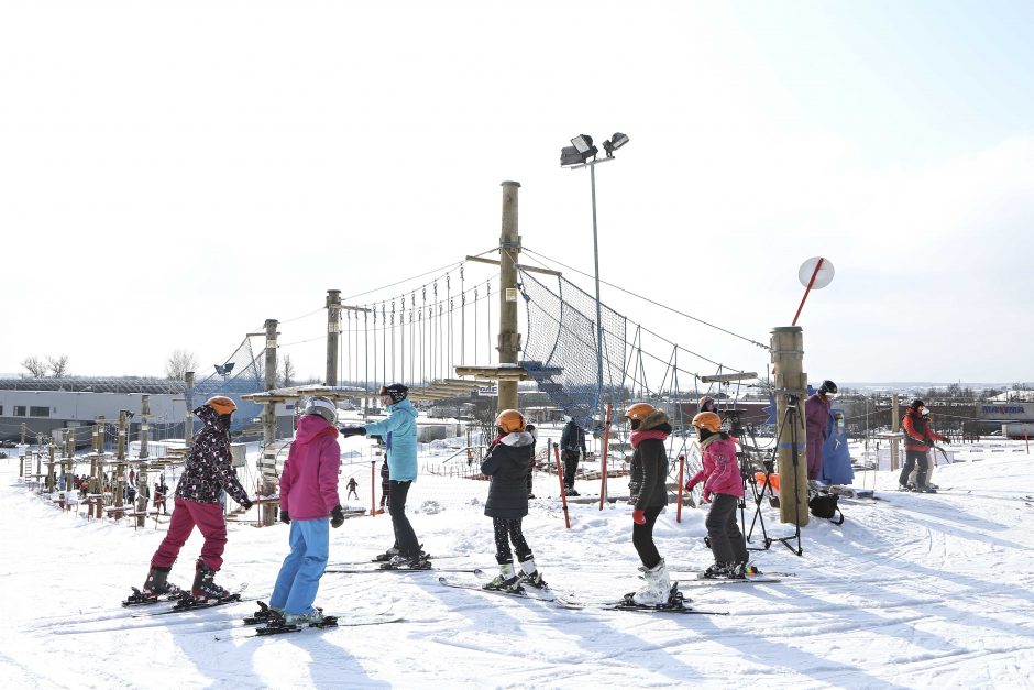 Liepkalnyje 100 vaikų pirmą kartą šliuožė slidėmis