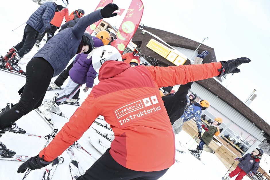 Liepkalnyje 100 vaikų pirmą kartą šliuožė slidėmis