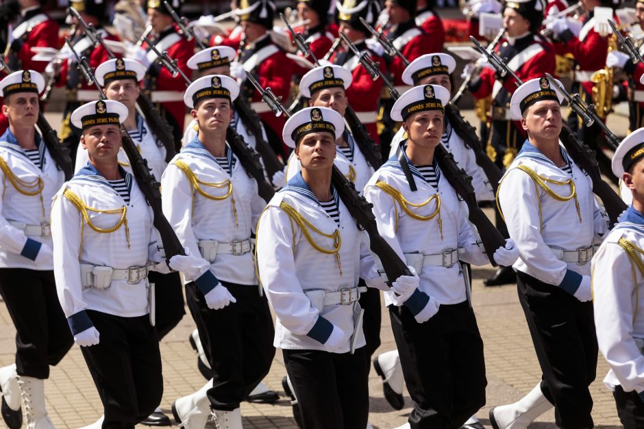 Valstybės dieną iškilmingai pakeltos vėliavos