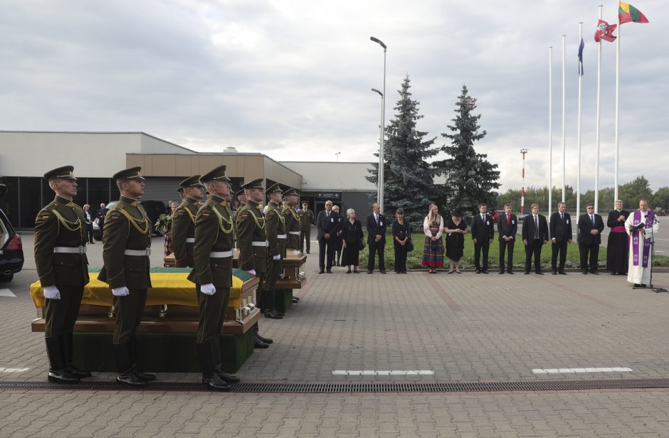 Į Lietuvą perlaidojimui atgabenti M. Biržiškos palaikai