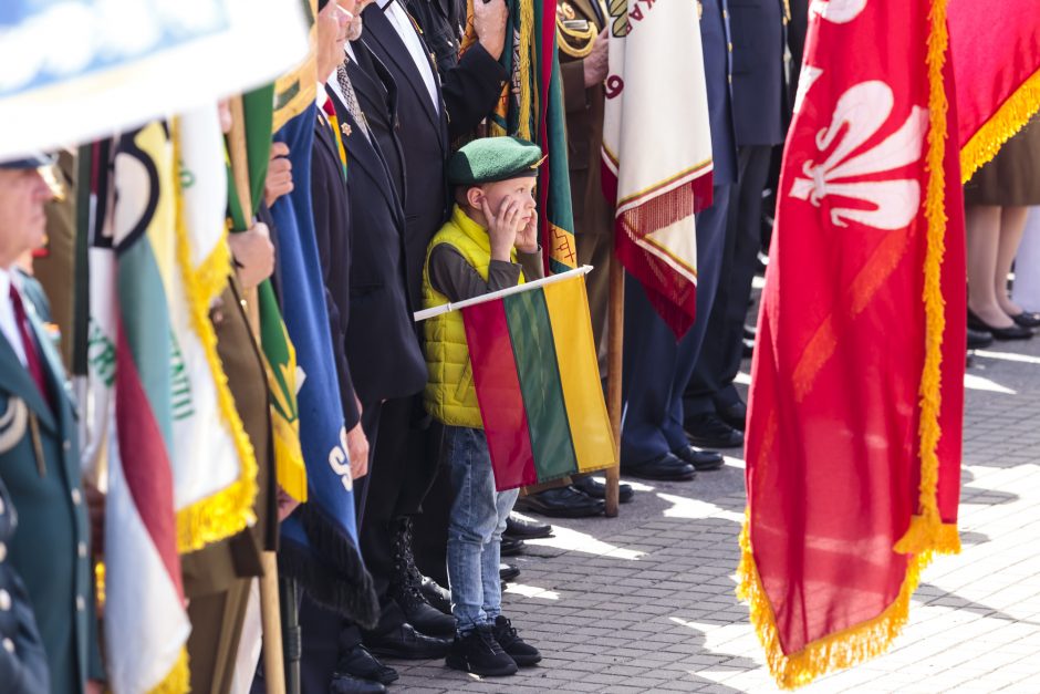 Valstybės dieną iškilmingai pakeltos vėliavos