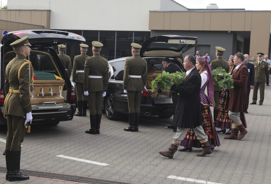 Į Lietuvą perlaidojimui atgabenti M. Biržiškos palaikai