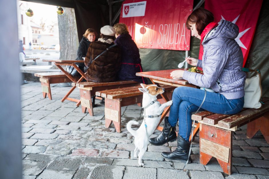 Įsisuka kalėdinė karuselė Rotušės aikštėje