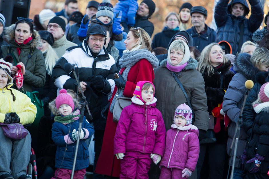 Įsisuka kalėdinė karuselė Rotušės aikštėje