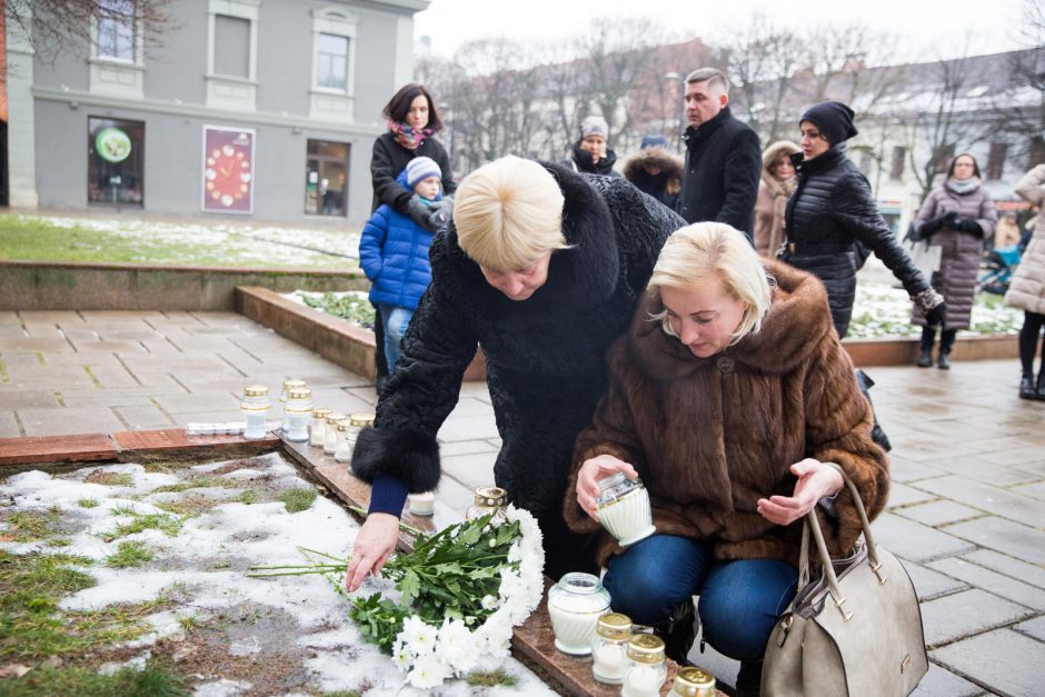 Kauniečiai liūdėjo ir piktinosi dėl Kėdainiuose užmušto vaiko