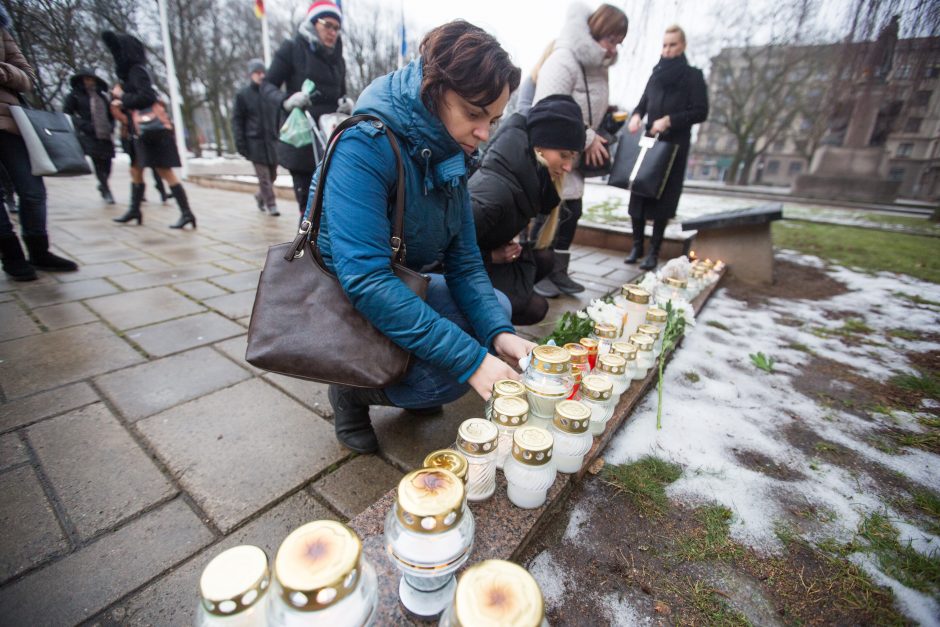 Kauniečiai liūdėjo ir piktinosi dėl Kėdainiuose užmušto vaiko