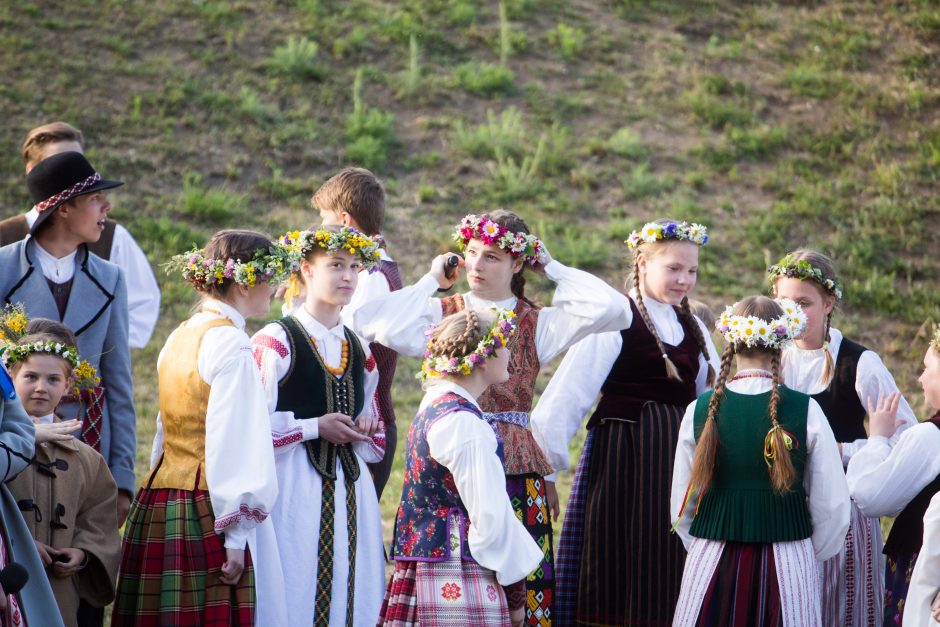 Vaikų dainos ataidėjo iki Kauno pilies