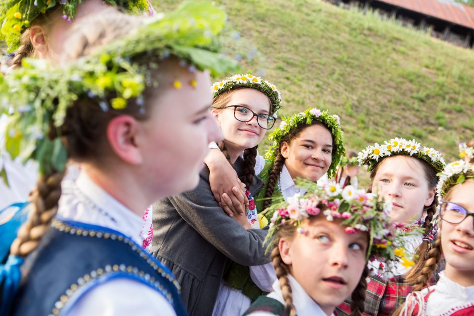 Vaikų dainos ataidėjo iki Kauno pilies