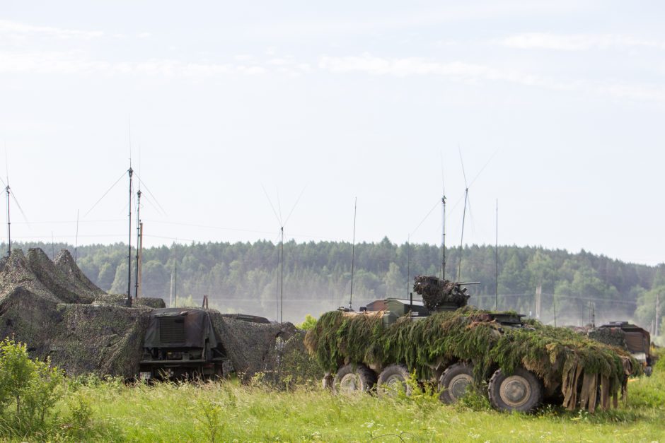 NATO karinė technika persikėlė per Nerį