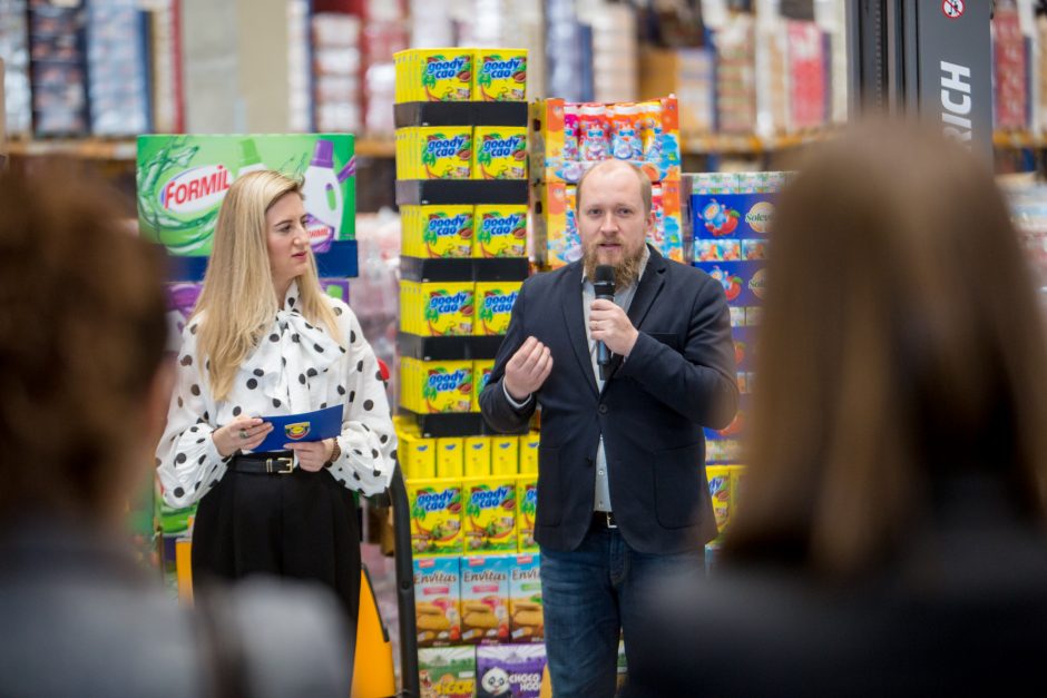 Centai virsta tūkstančiais: į „Lidl“ taromatus – paremti vaikų dienos centrus