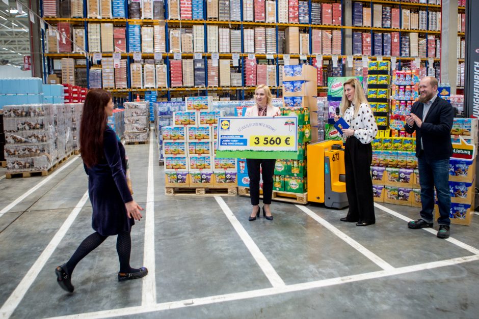 Centai virsta tūkstančiais: į „Lidl“ taromatus – paremti vaikų dienos centrus