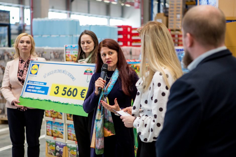 Centai virsta tūkstančiais: į „Lidl“ taromatus – paremti vaikų dienos centrus