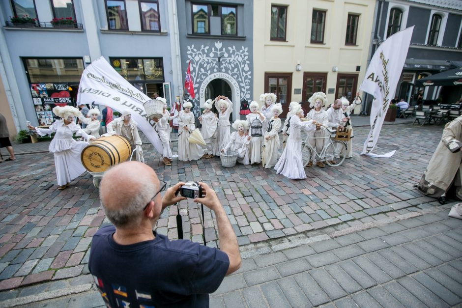 „Volfas Engelman“ Aludarių dienos šventėje netrūko ir gero alaus, ir skambios muzikos