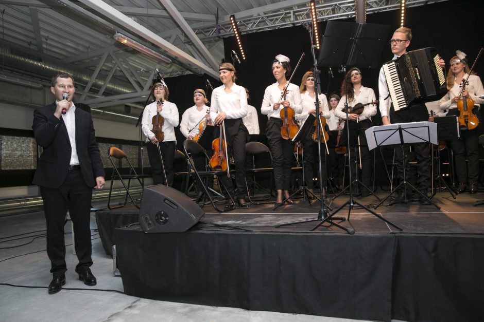 Legendines muzikos melodijas prikėlė naujam gyvenimui