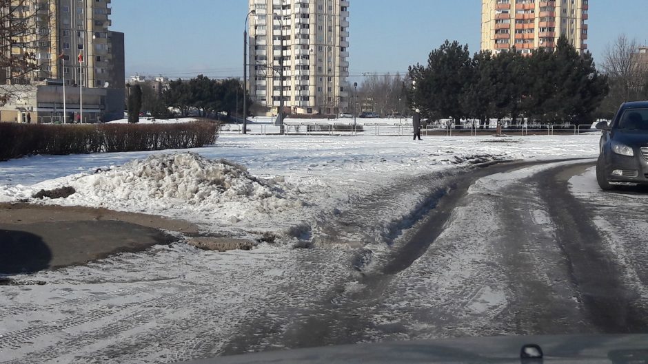 P. Lukšio gatvės daugiabučio gyventojai negali prisišaukti komunalininkų pagalbos