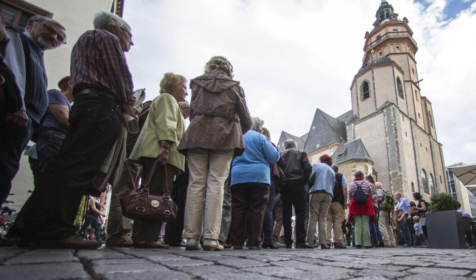 Leipcige žvakių jūra nušvietė Berlyno sieną sudrebinusio protesto reinscenizaciją