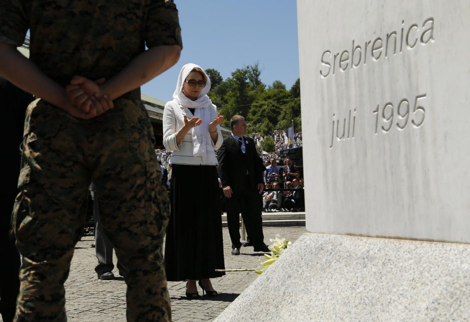 Srebrenicos metinės: Serbijos premjeras apmėtytas akmenimis