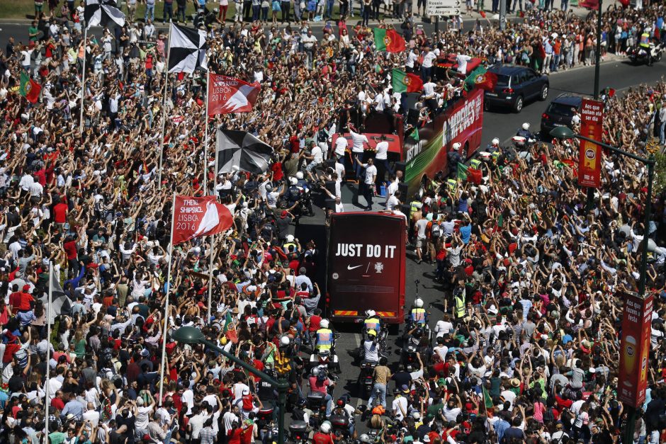 Tūkstančiai portugalų pasitiko „Euro 2016“ čempionus