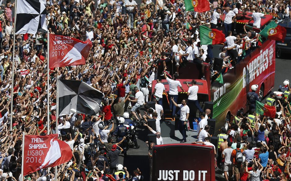 Tūkstančiai portugalų pasitiko „Euro 2016“ čempionus