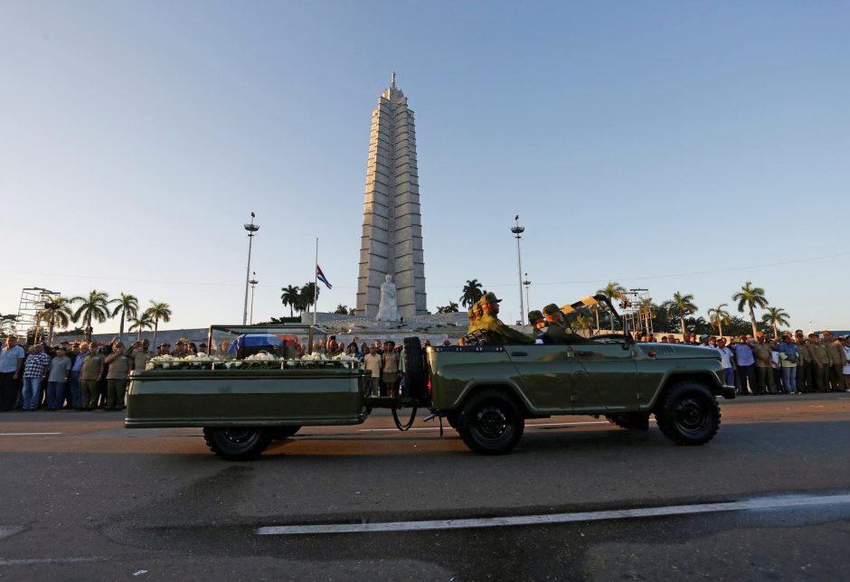 F. Castro po mirties pakartos 1959 metų revoliucijos pergalės žygį