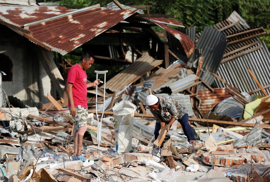 Po žemės drebėjimo Indonezijoje be namų liko mažiausiai 45 tūkst. žmonių