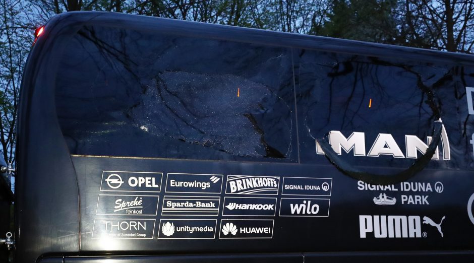 Vokietijoje sprogimai kliudė Dortmundo „Borussia“ autobusą, sužeistas žaidėjas