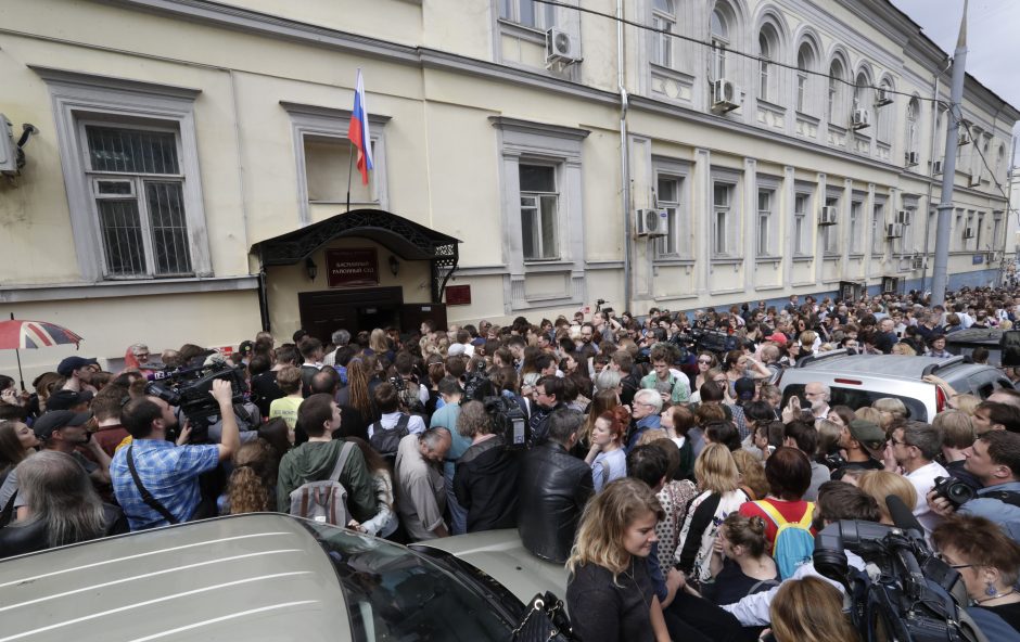 Sukčiavimu kaltinamam Rusijos teatro režisieriui skirtas namų areštas