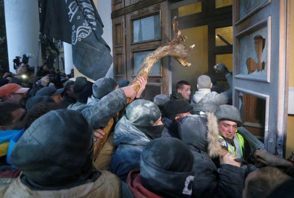 Kijeve per susirėmimus su protestuotojais nukentėjo 60 pareigūnų