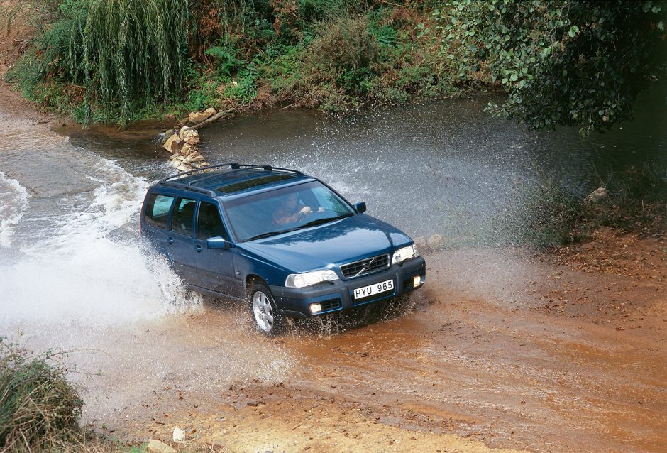 „V90 Cross Country“ užbaigia 90-os serijos „Volvo“ modelių gamą