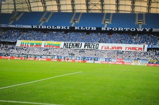 Lenkija pažadėjo neleisti tokių plakatų, kaip Poznanėje per futbolo rungtynes su „Žalgiriu“