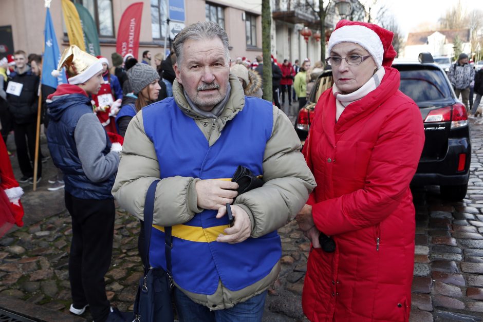 Klaipėdoje linksmo kalėdinio bėgimo dalyviai nepamiršo tauraus tikslo