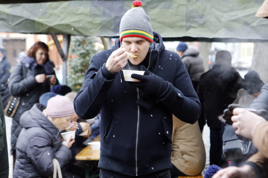 Žvejų ir jūrininkų vaišių neliko per valandą