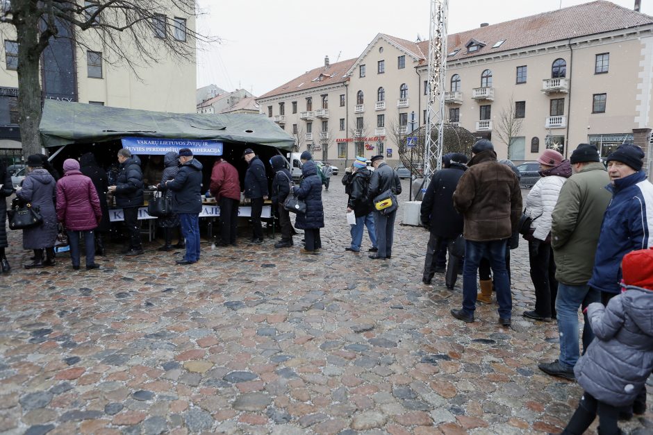 Žvejų ir jūrininkų vaišių neliko per valandą