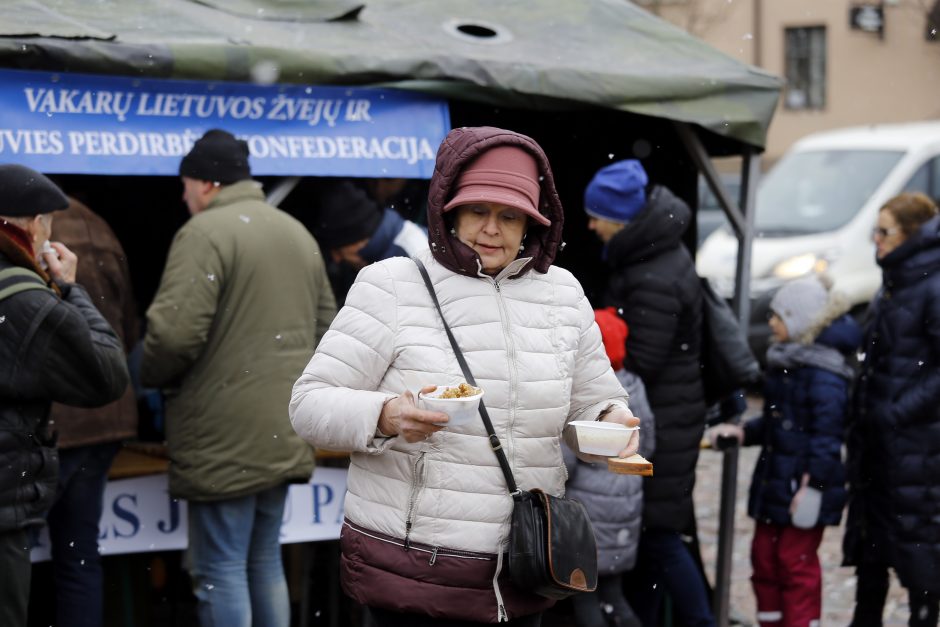 Žvejų ir jūrininkų vaišių neliko per valandą