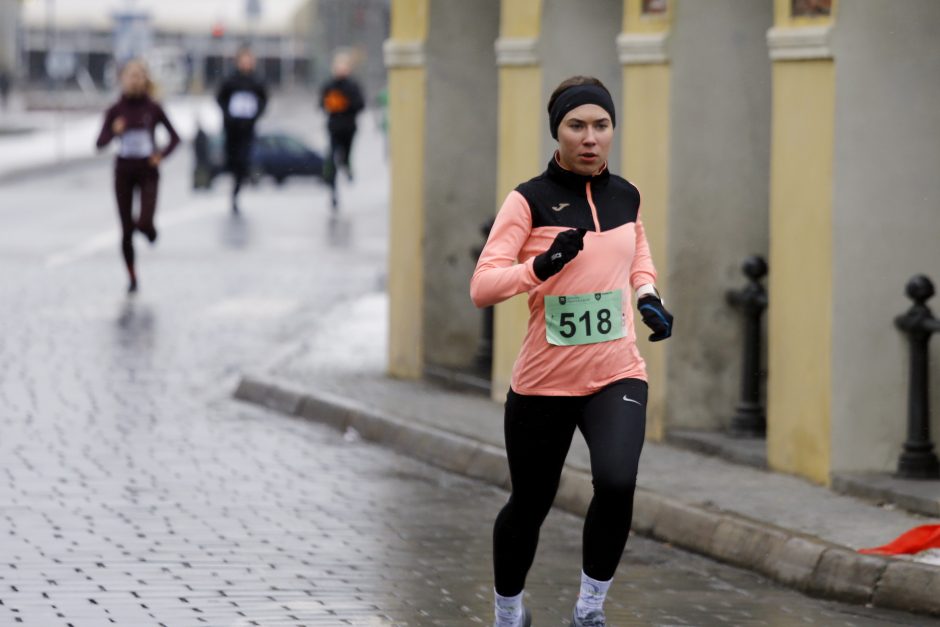 Kalėdiniame bėgime – seneliai, eglutės ir besmegeniai