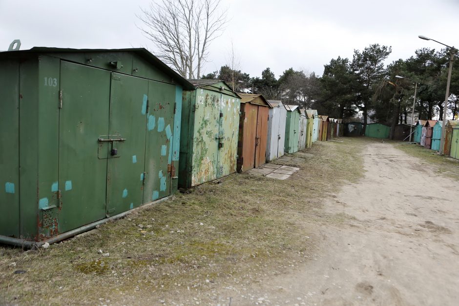 Neįtikėtina: šiukšlių krūvoje rado kario paminklą