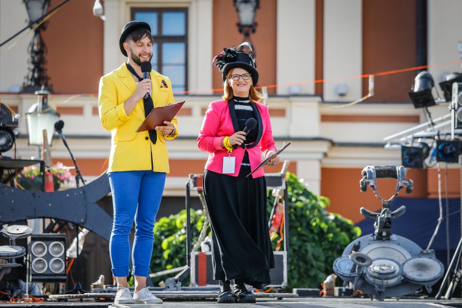 Teatro aikštę okupavo menininkai iš užsienio 