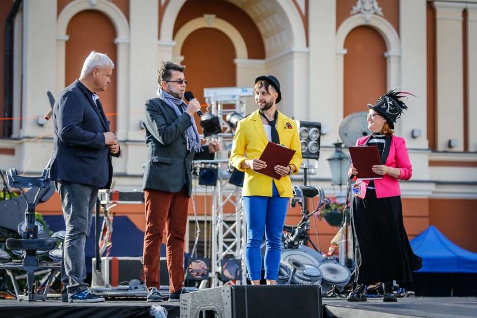 Teatro aikštę okupavo menininkai iš užsienio 