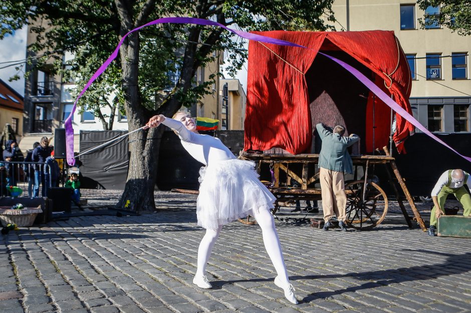 Teatro aikštę okupavo menininkai iš užsienio 