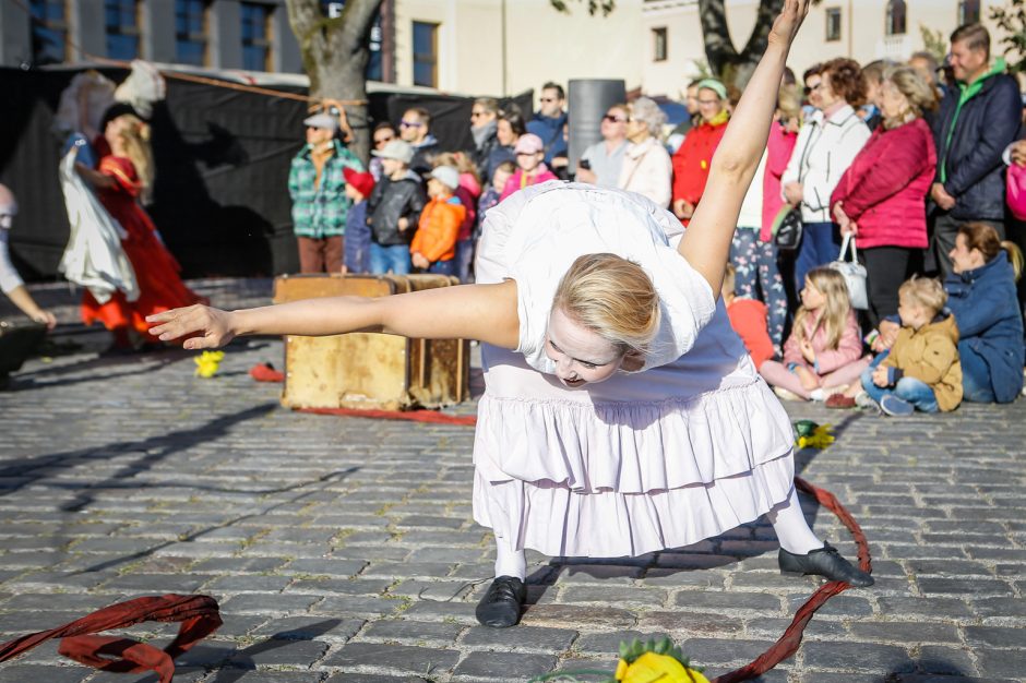 Teatro aikštę okupavo menininkai iš užsienio 