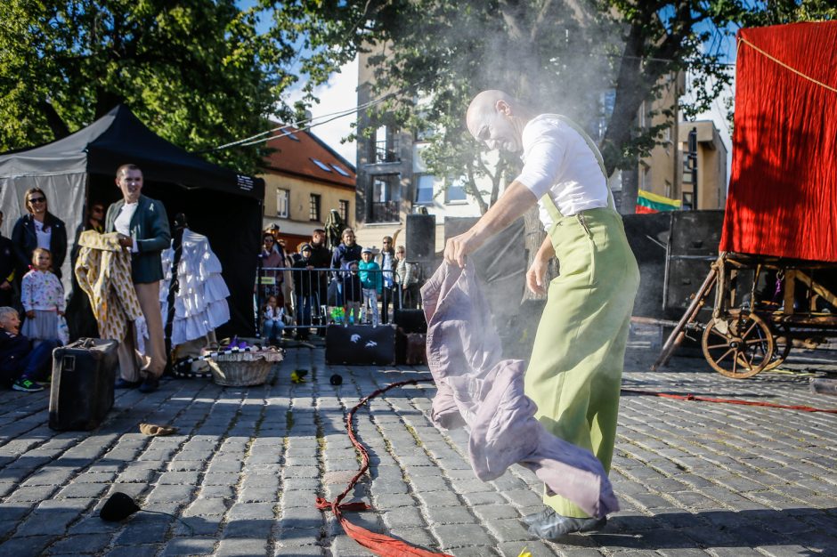 Teatro aikštę okupavo menininkai iš užsienio 