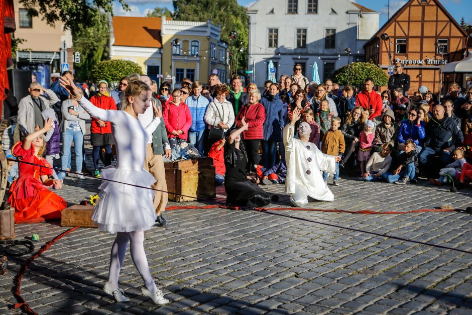 Teatro aikštę okupavo menininkai iš užsienio 